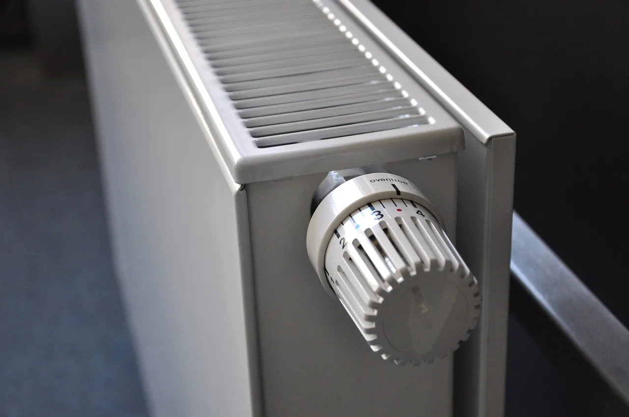 Conventional radiator control used as a comparison point for electric underfloor heating